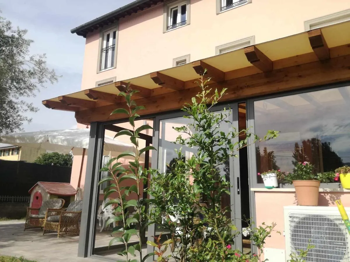 B&B La Rosa Nel Verde 루카