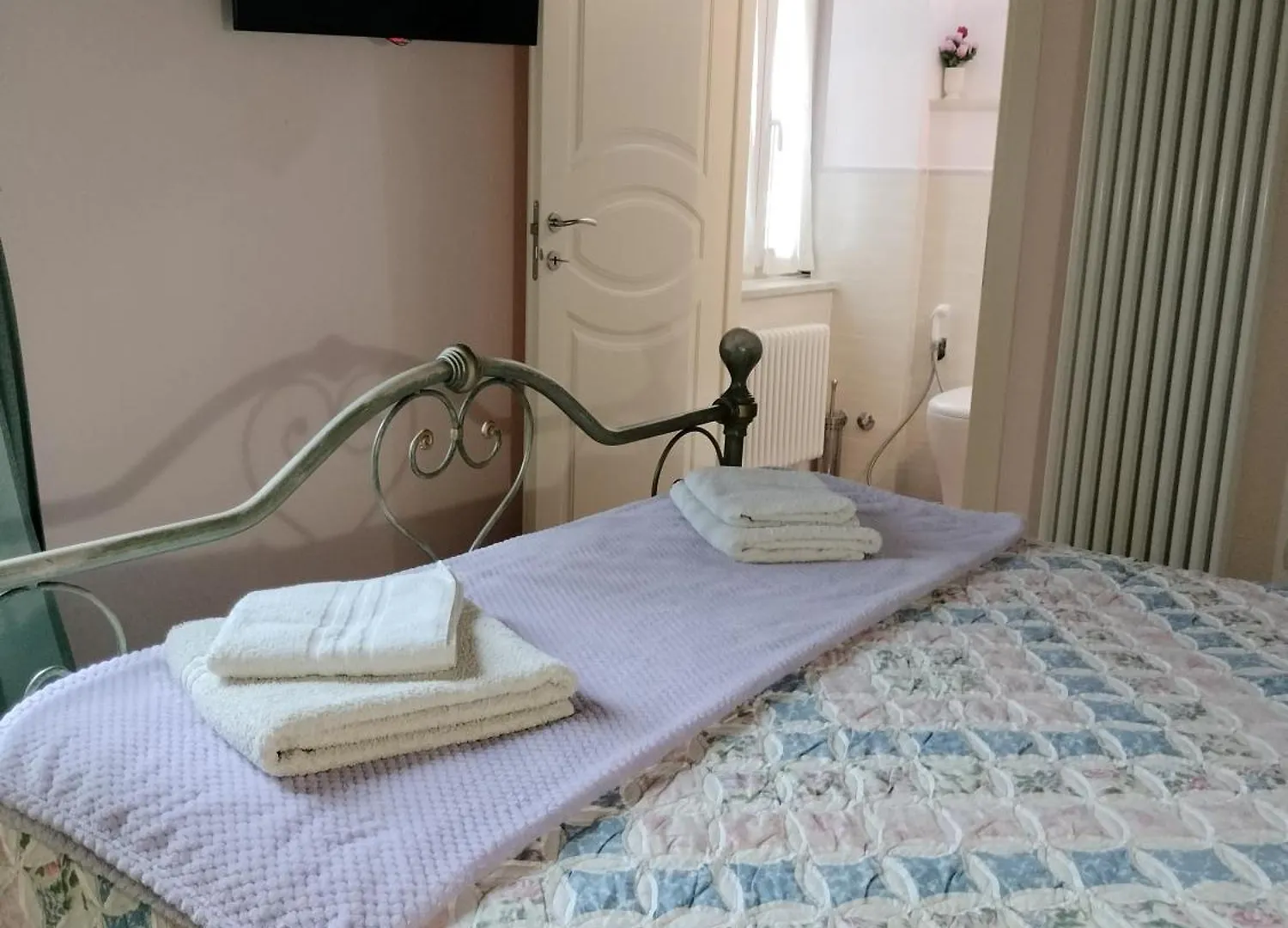 B&B La Rosa Nel Verde 루카