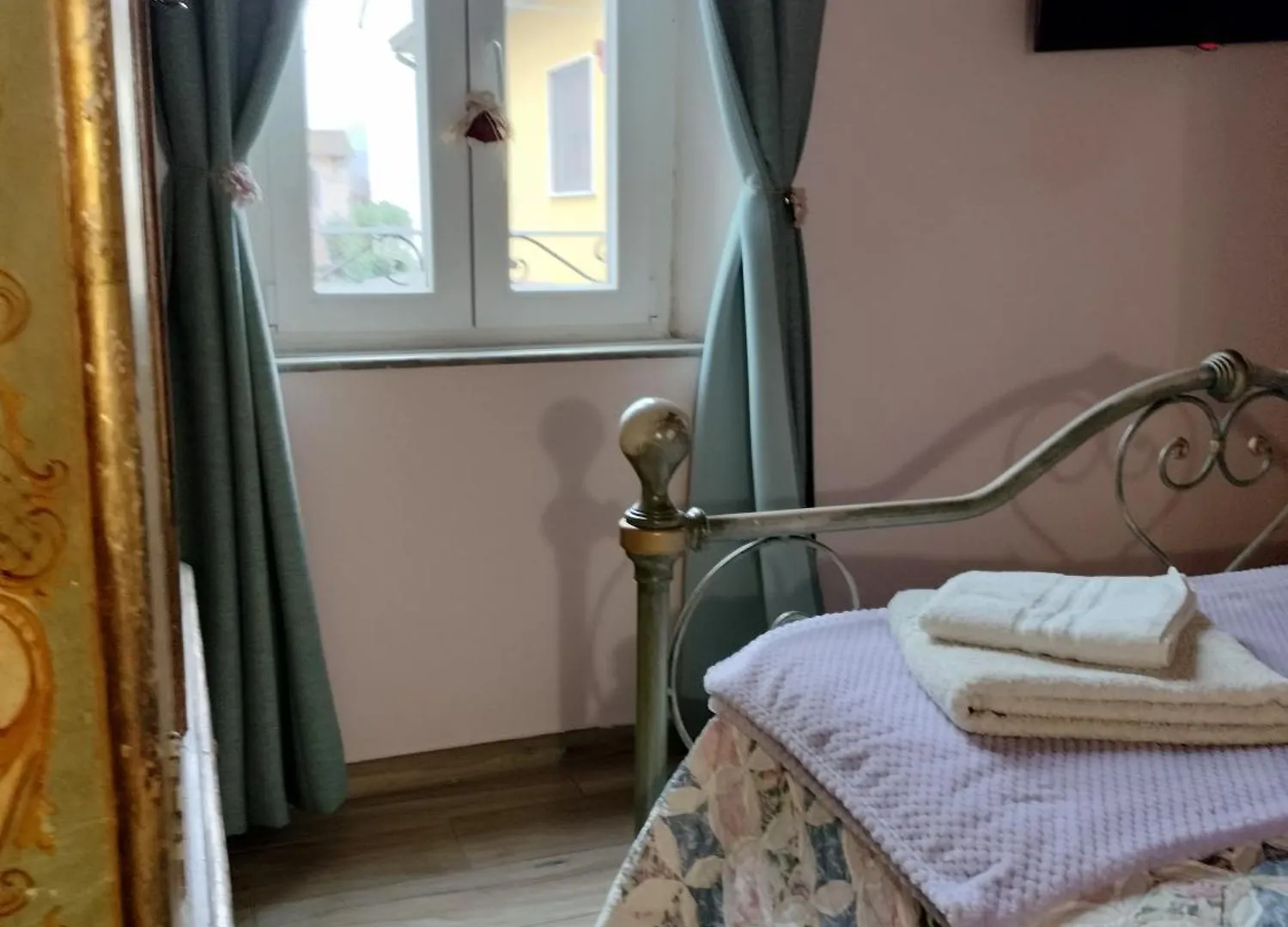 B&B La Rosa Nel Verde 루카