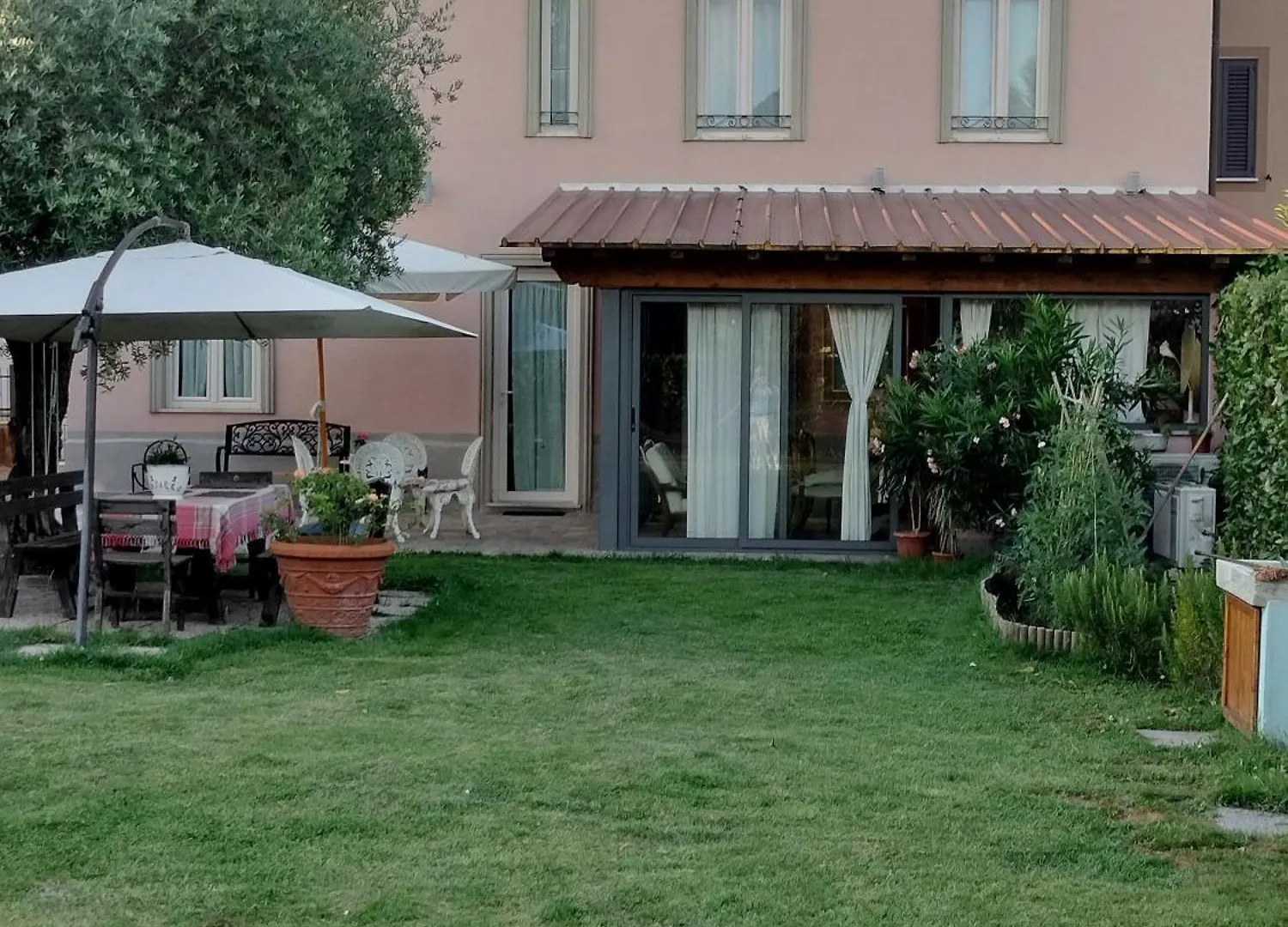 B&B La Rosa Nel Verde Lucca 0*,  Italy